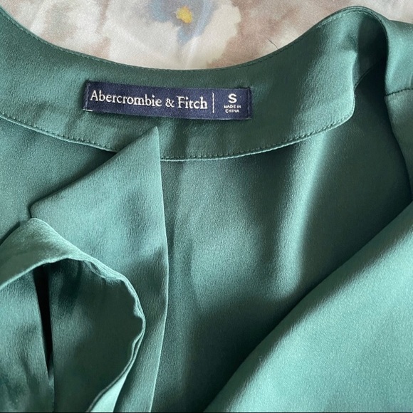Abercrombie- green satin blouse - Picture 2 of 2